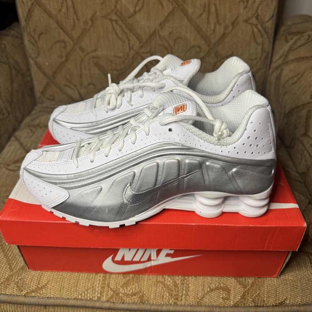 Nike Shox R4 Men's Size 8.5 White Metallic Silver 2019 Running Shoes‎ 104265-131